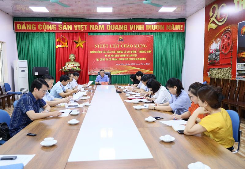 Góc làm việc cho người sinh ngày 28/5