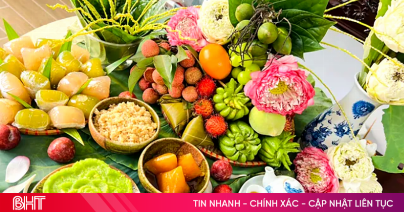 Gia đình xem lịch âm