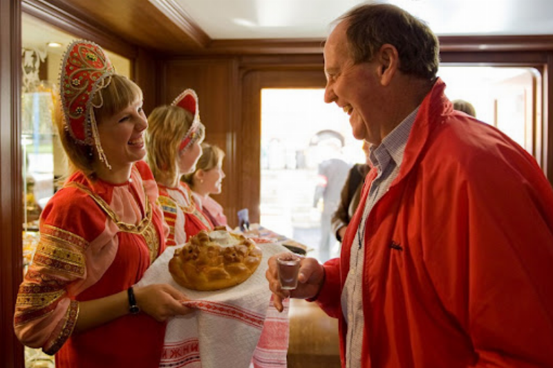 Hắt xì hơi 1 cái trong văn hóa các nước: Sự đa dạng trong quan niệm