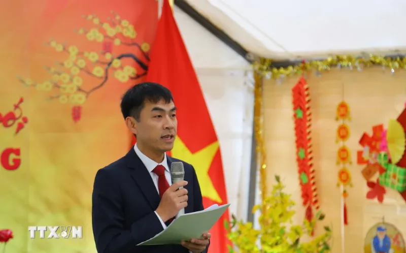 Không khí Tết ấm áp