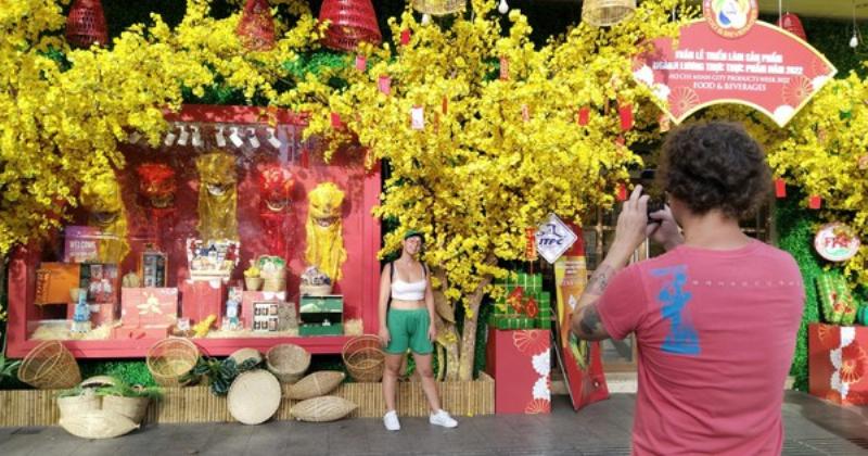 Bao Lâu Nữa Đến Tết? Đếm Ngược Từng Ngày Đón Xuân Về 3 Không khí Tết Nguyên Đán