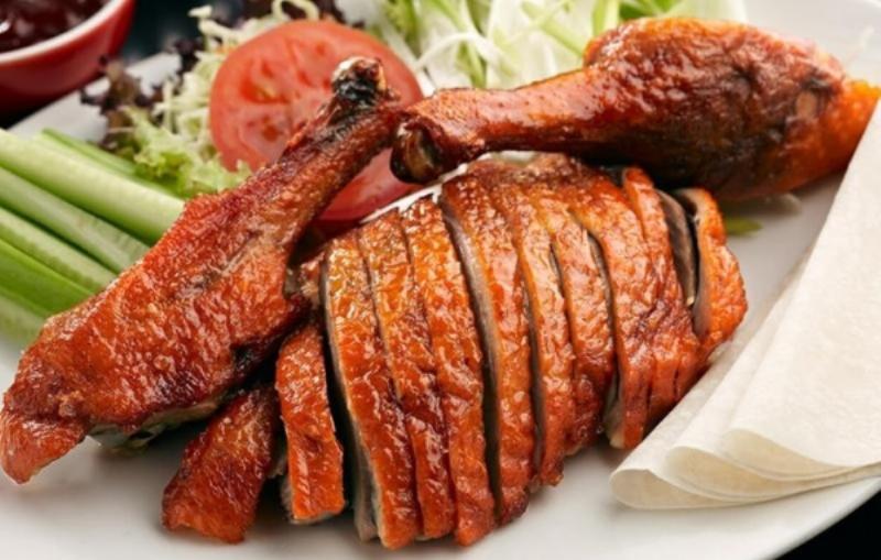 Tết Đoan Ngọ Đếm Ngược: Phong Tục và Ý Nghĩa 3 Mâm cỗ Tết Đoan Ngọ truyền thống với bánh ú tro, rượu nếp và trái cây