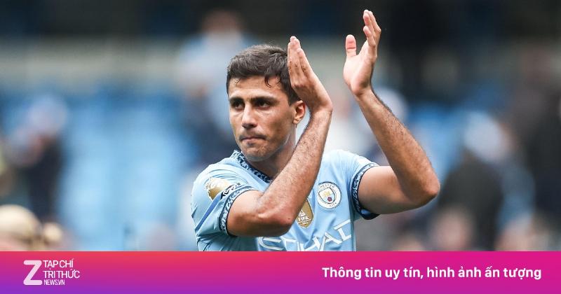 Hàng tiền vệ Man City mùa giải 2024
