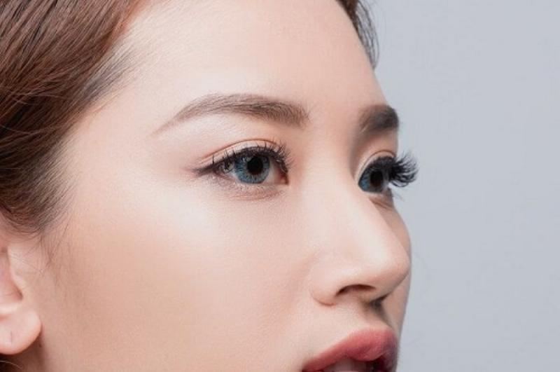 Giật lông mày phải khi nào cần đi khám