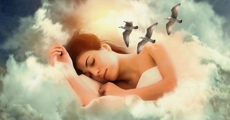 Mơ thấy tắm trước mặt người khác: Lộ vẻ lo lắng