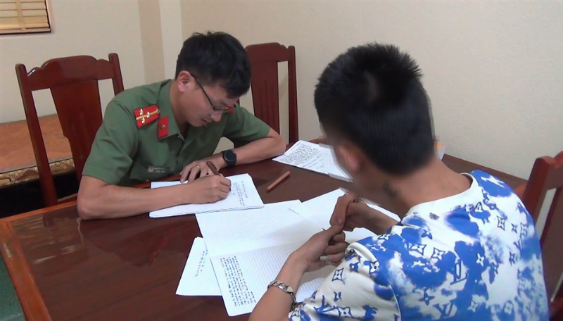 Sinh năm 2003 làm việc nhóm