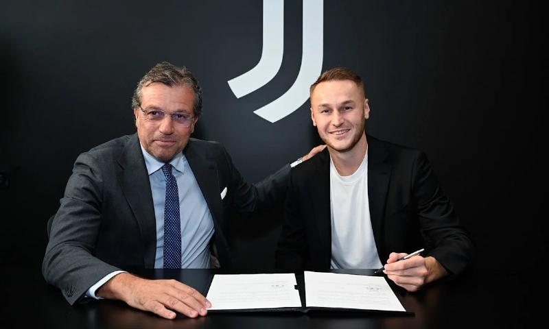 Cầu thủ bóng đá châu Âu tại Juventus ký hợp đồng