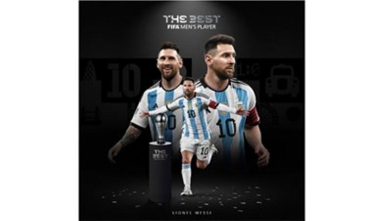 Lionel Messi nâng cao giải thưởng FIFA