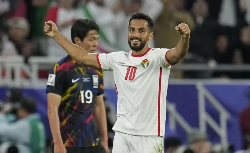 Ngôi sao bóng đá Ligue 1 ăn mừng chiến thắng