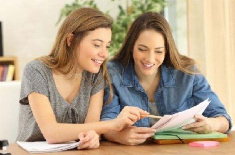 Độ tuổi ngoài lao động năm 2025: Điều bạn cần biết 3 Người cao tuổi làm việc bán thời gian