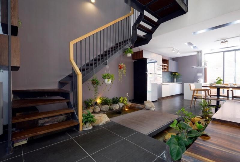 Cầu thang kính hiện đại cho nhà hẹp 3m