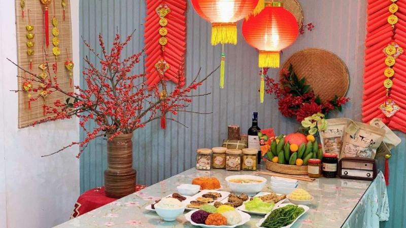 gia dinh cung giao thua trong nha don tet 68374b.webp