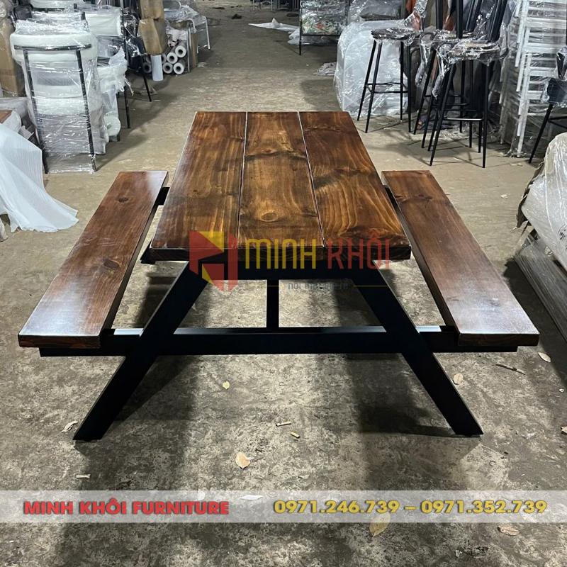 Bộ Bàn Ăn 4 Ghế: Hướng Dẫn Chọn Mua Và Bí Quyết Trang Trí Không Gian Ấn Tượng 3 Huong dan bao quan de bo ban an 4 ghe luon ben dep