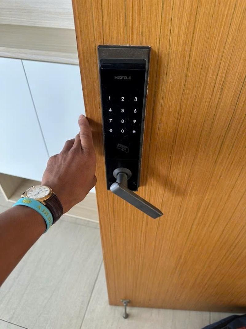 Khóa Vân Tay Hafele EL7700: Hướng Dẫn Chi Tiết và Kinh Nghiệm Sử Dụng 4 Bảo quản và vệ sinh khóa vân tay Hafele EL7700