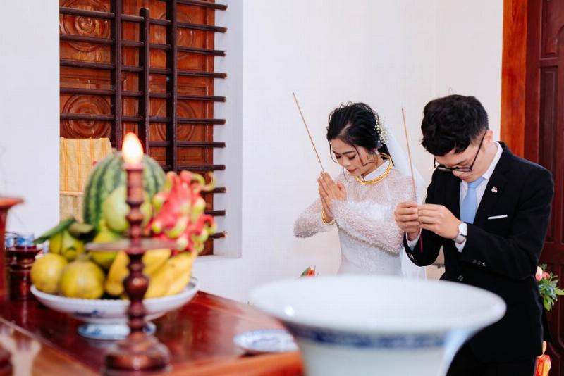 Trang Trí Bàn Gia Tiên: Nghệ Thuật Thể Hiện Lòng Thành Kính 3 Lưu Ý Khi Trang Trí Bàn Gia Tiên