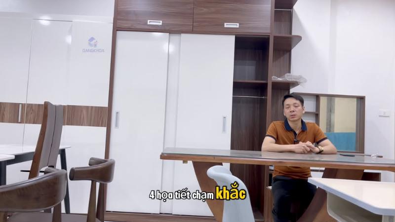 Nâng Tầm Không Gian Sống Với Mẫu Tủ Quần Áo 3 Buồng Hiện Đại 2 Mẫu tủ quần áo 3 buồng hiện đại với thiết kế tối giản, bề mặt phẳng mịn cho phòng ngủ