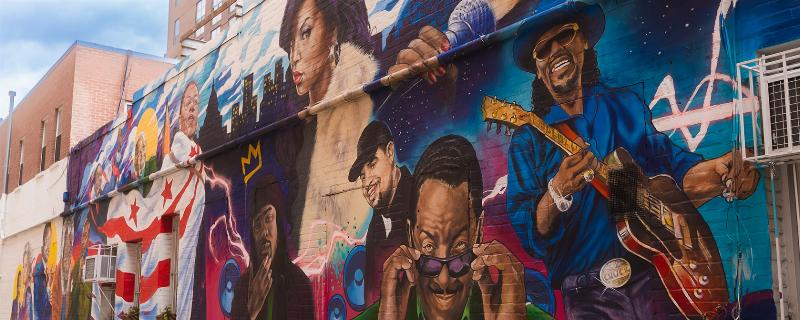 Tranh Đính Đá Tự Làm: Món Quà Thư Giãn Tuyệt Vời Cho Tâm Hồn Bạn 2 Tranh dinh da tu lam da hoan thanh voi cac hat da lap lanh, the hien mot buc tranh mau sac tuoi sang